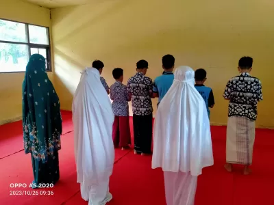 Sholat Zuhur Berjama'ah